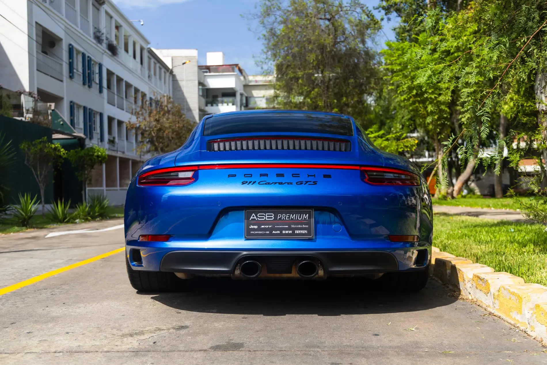 PORSCHE 911 Carrera GTS