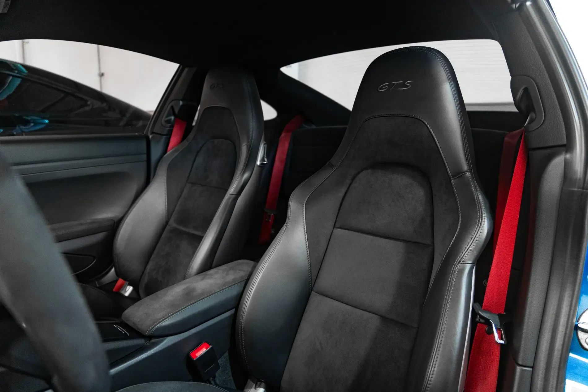 PORSCHE 911 Carrera GTS
