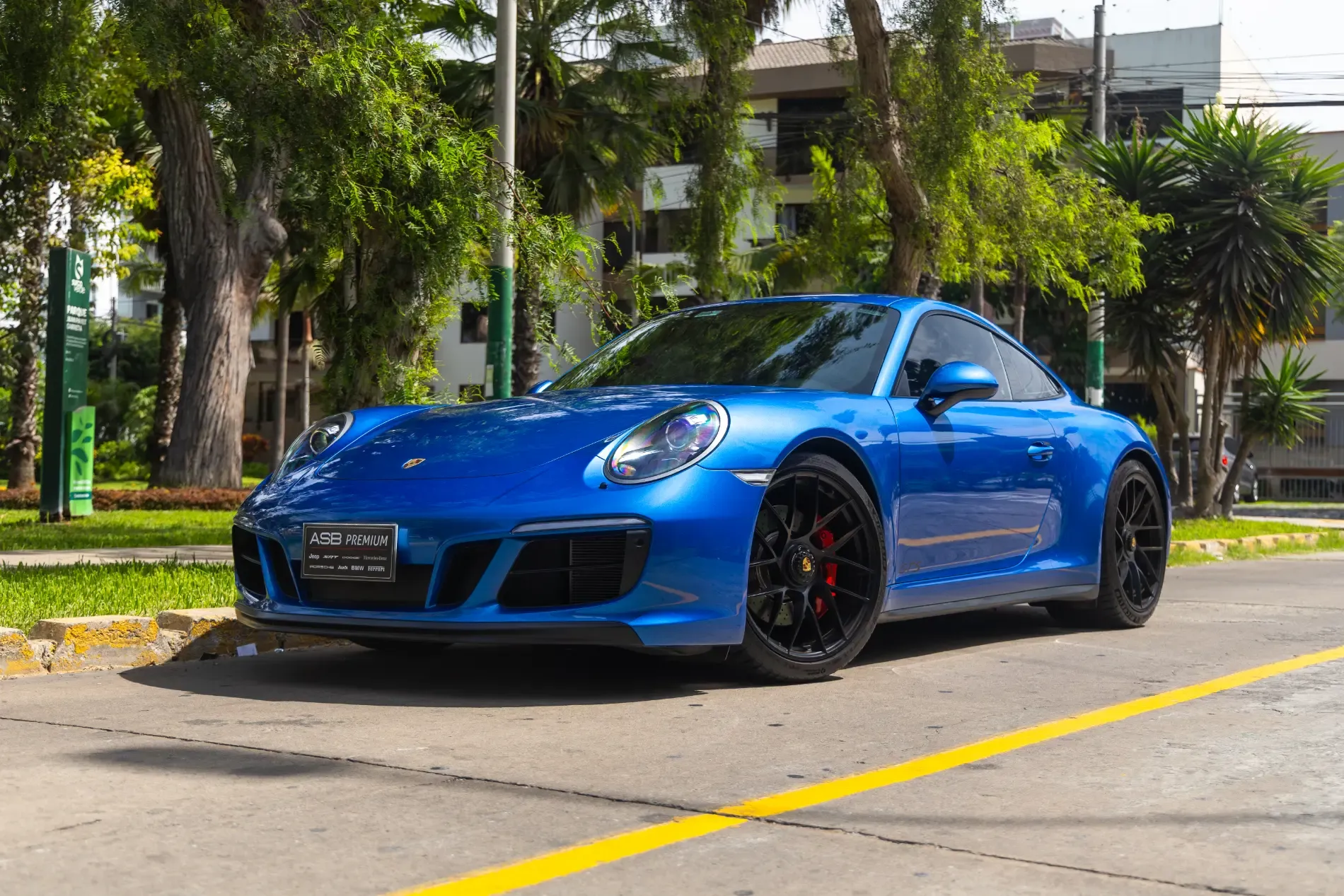 PORSCHE 911 Carrera GTS
