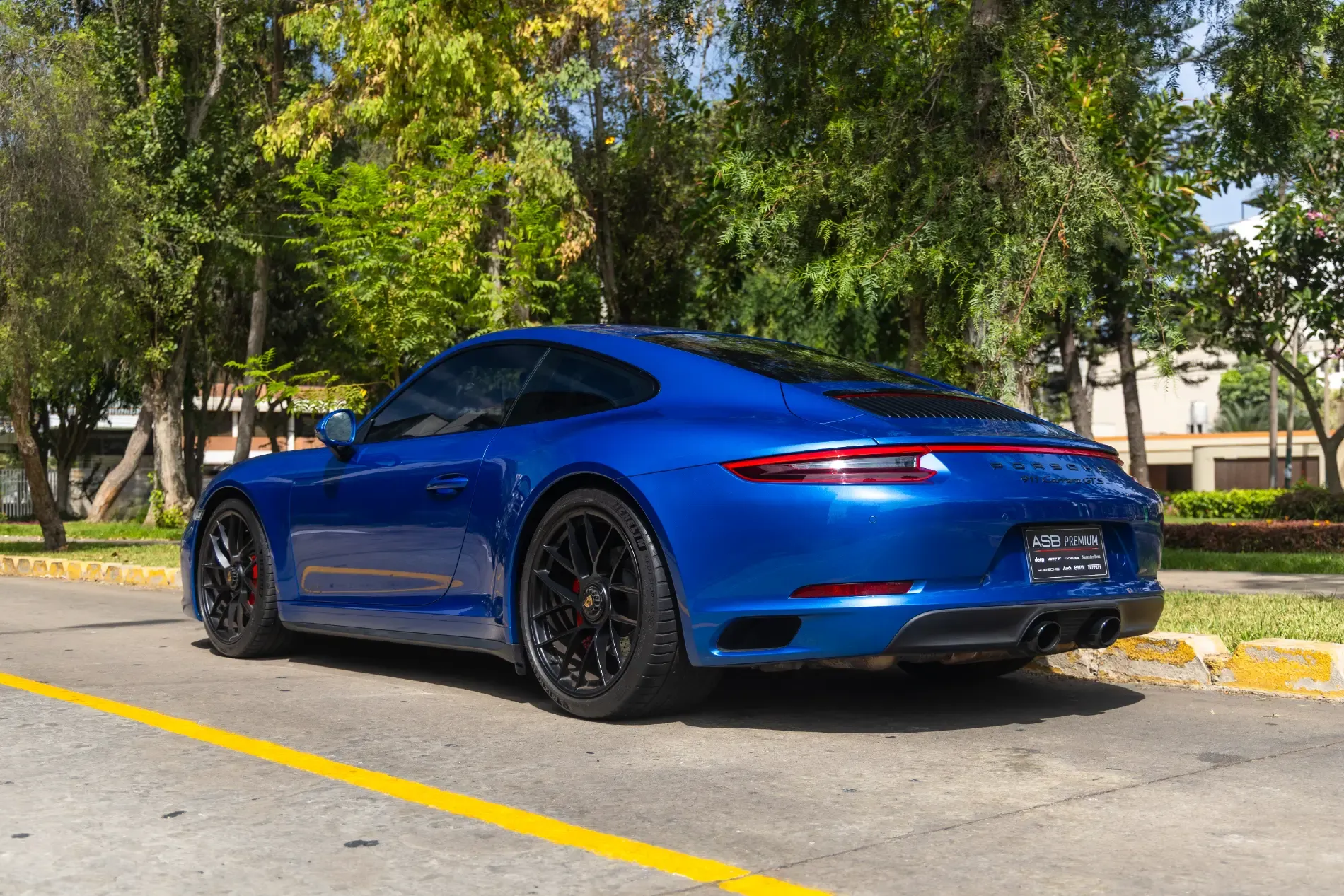 PORSCHE 911 Carrera GTS