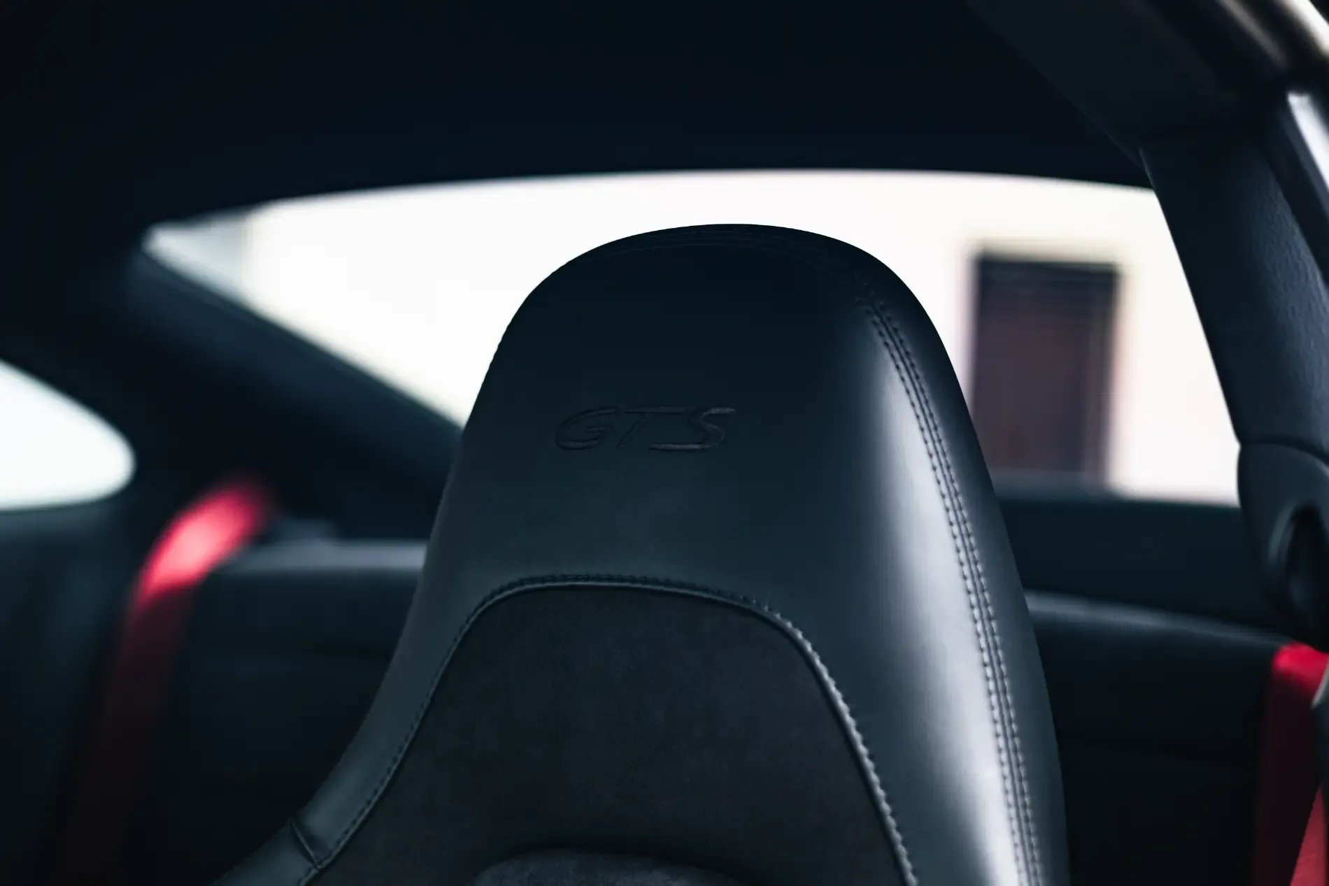 PORSCHE 911 Carrera GTS