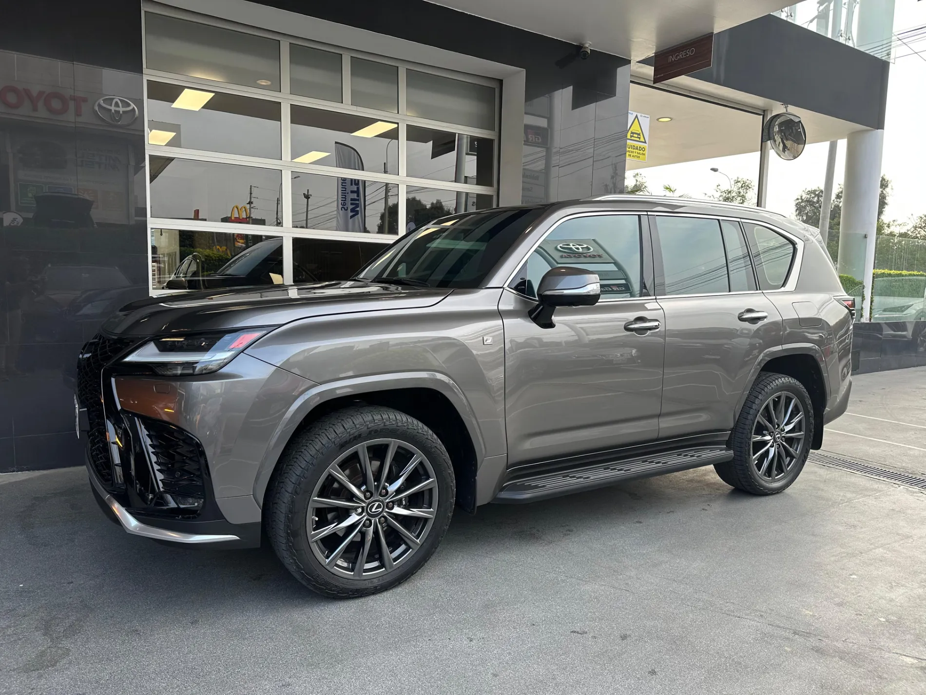 LEXUS LX 600 F Sport