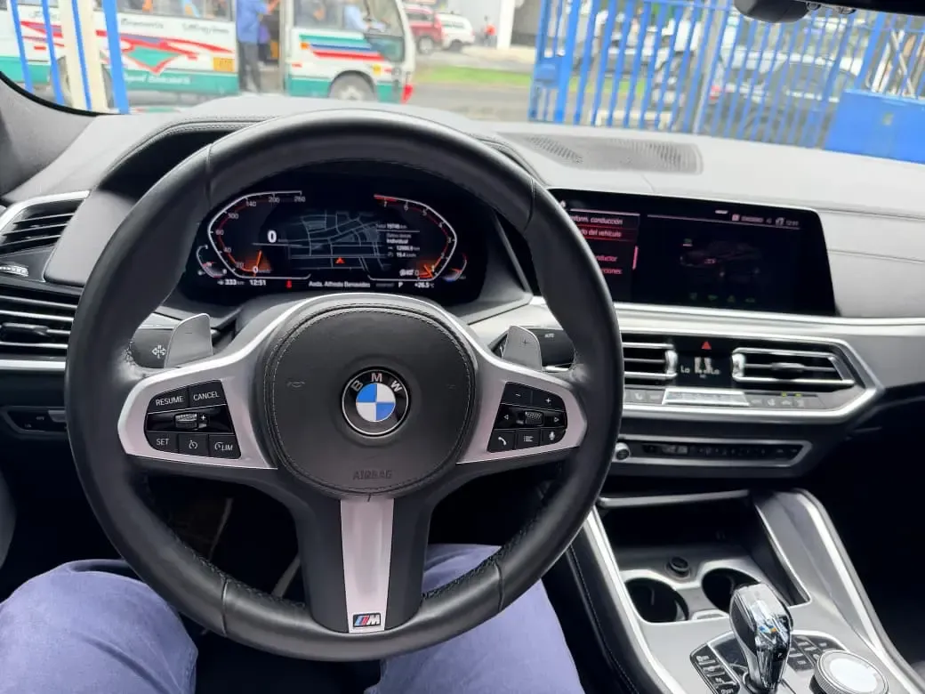 BMW X6 40i