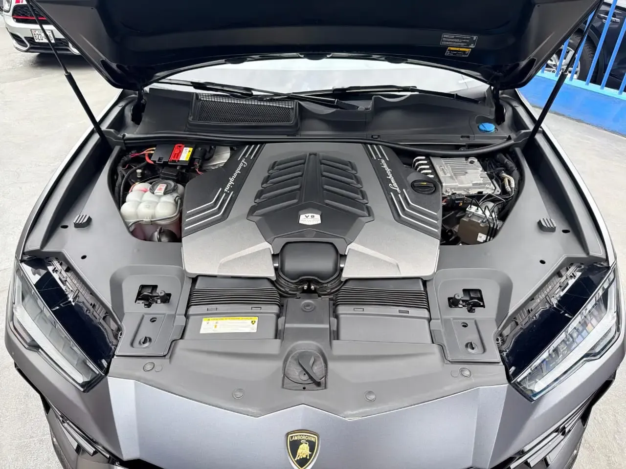 LAMBORGHINI Urus