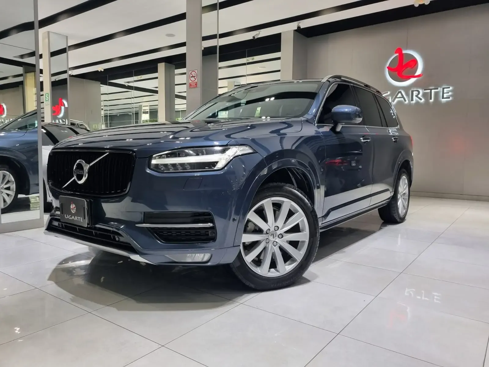 VOLVO XC90 T5 Momentum