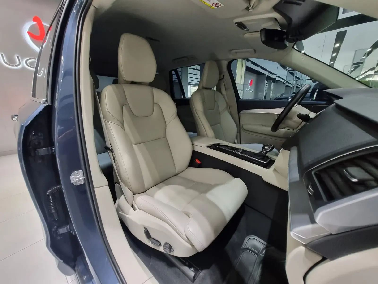 VOLVO XC90 T5 Momentum