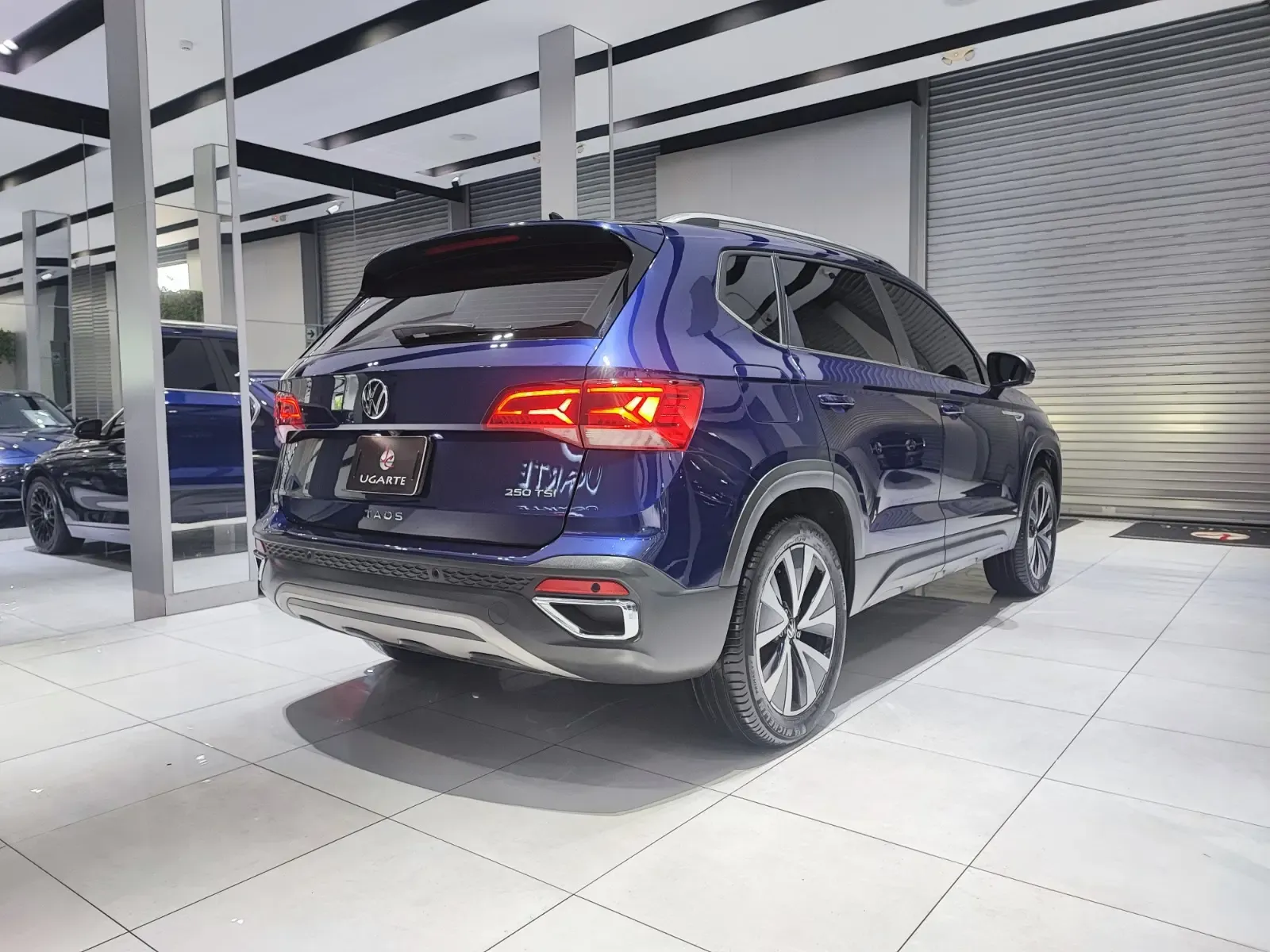 VOLKSWAGEN Taos Highline 250 TSI