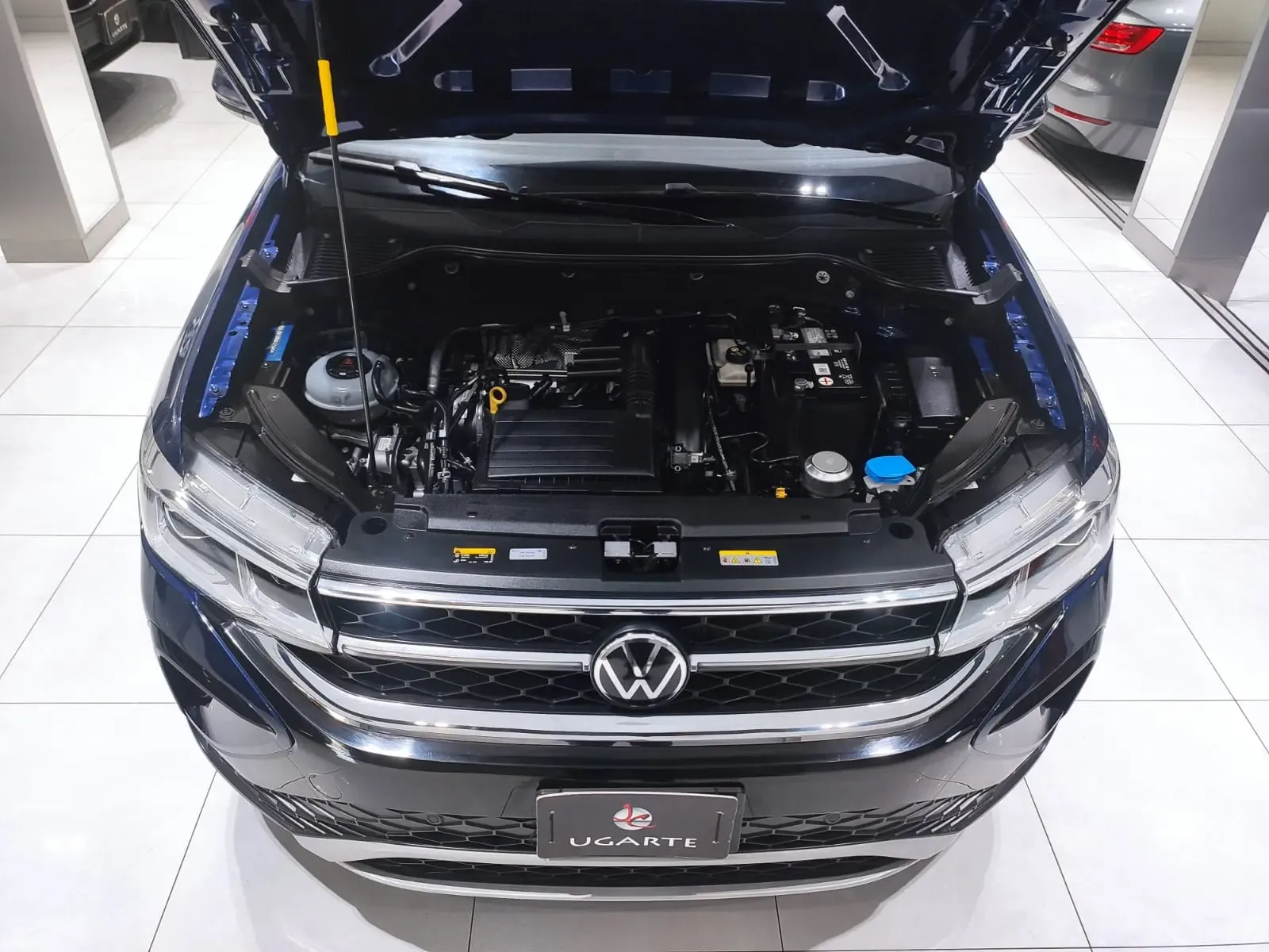 VOLKSWAGEN Taos Highline 250 TSI
