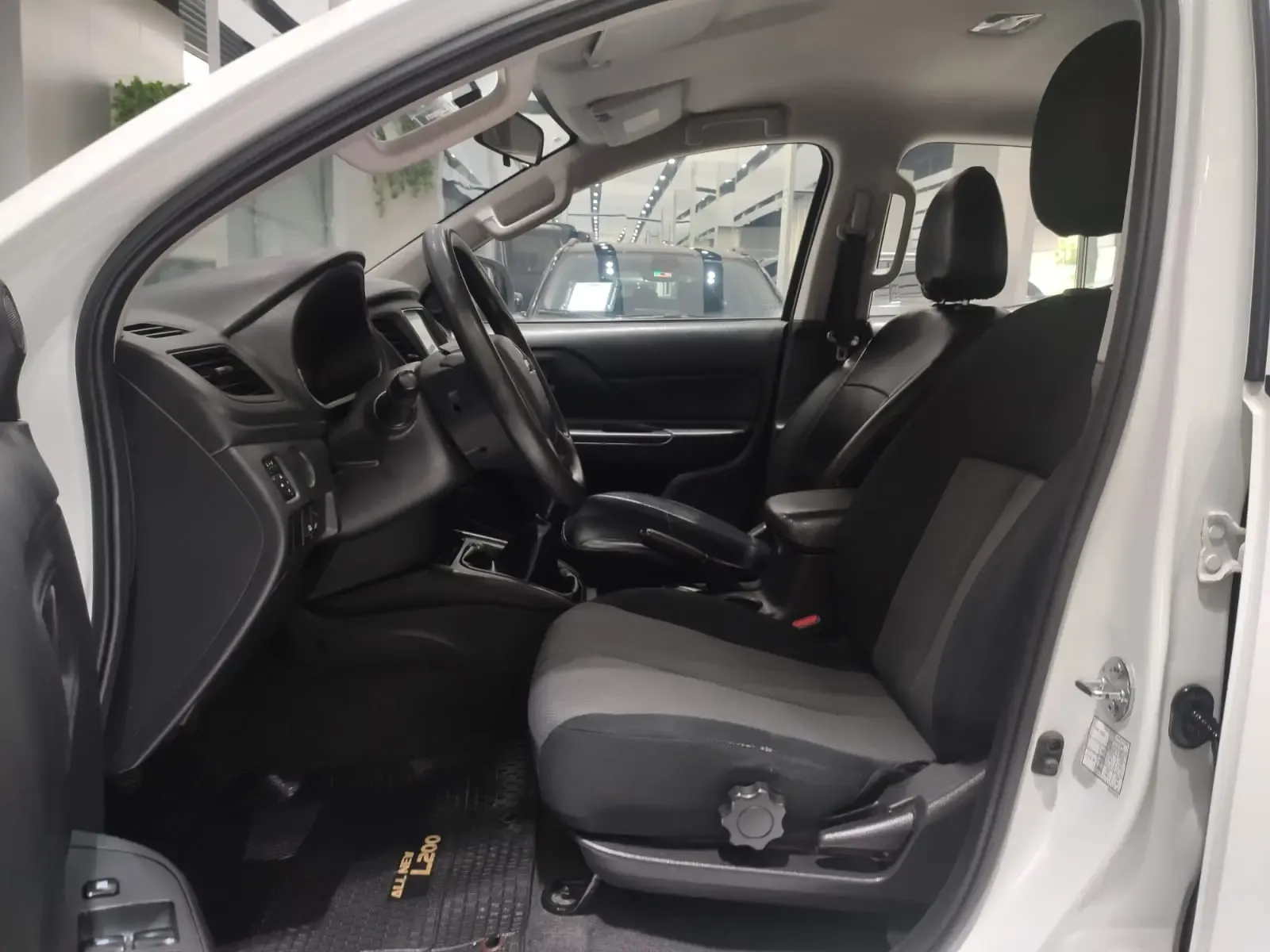 MITSUBISHI L200 4X2 2.1 TD GLX