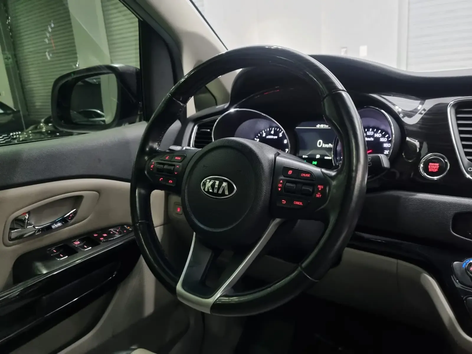 KIA Carnival 3.3 AT EX-Full Deluxe