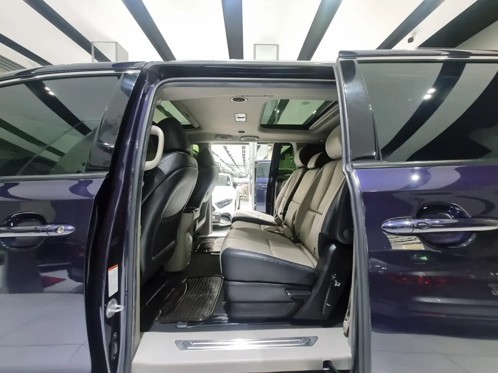 KIA Carnival 3.3 AT EX-Full Deluxe