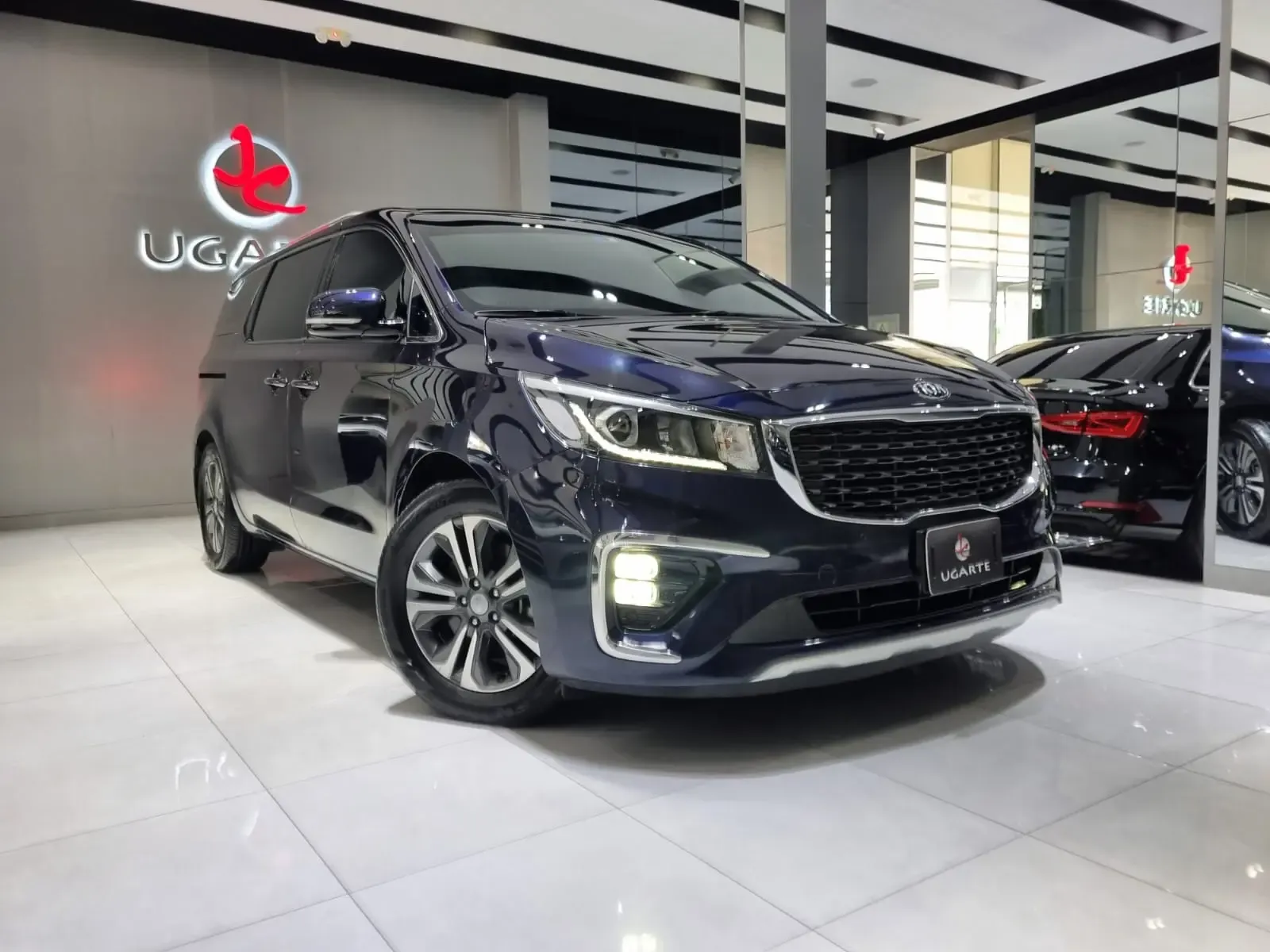 KIA Carnival 3.3 AT EX-Full Deluxe