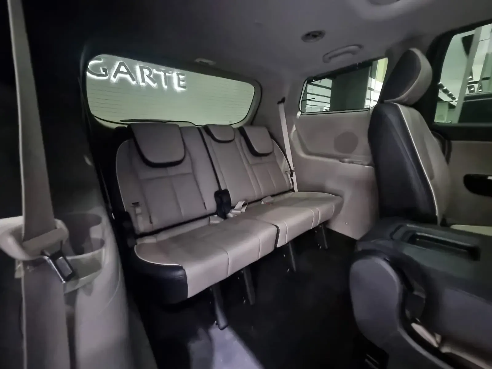 KIA Carnival 3.3 AT EX-Full Deluxe