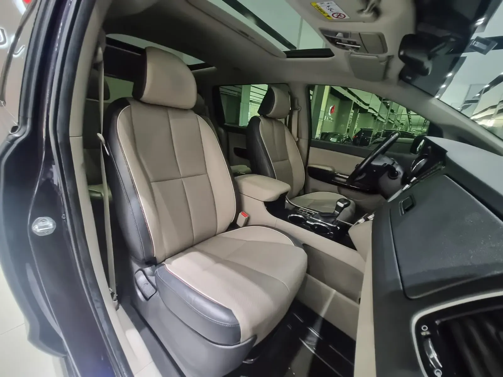 KIA Carnival 3.3 AT EX-Full Deluxe
