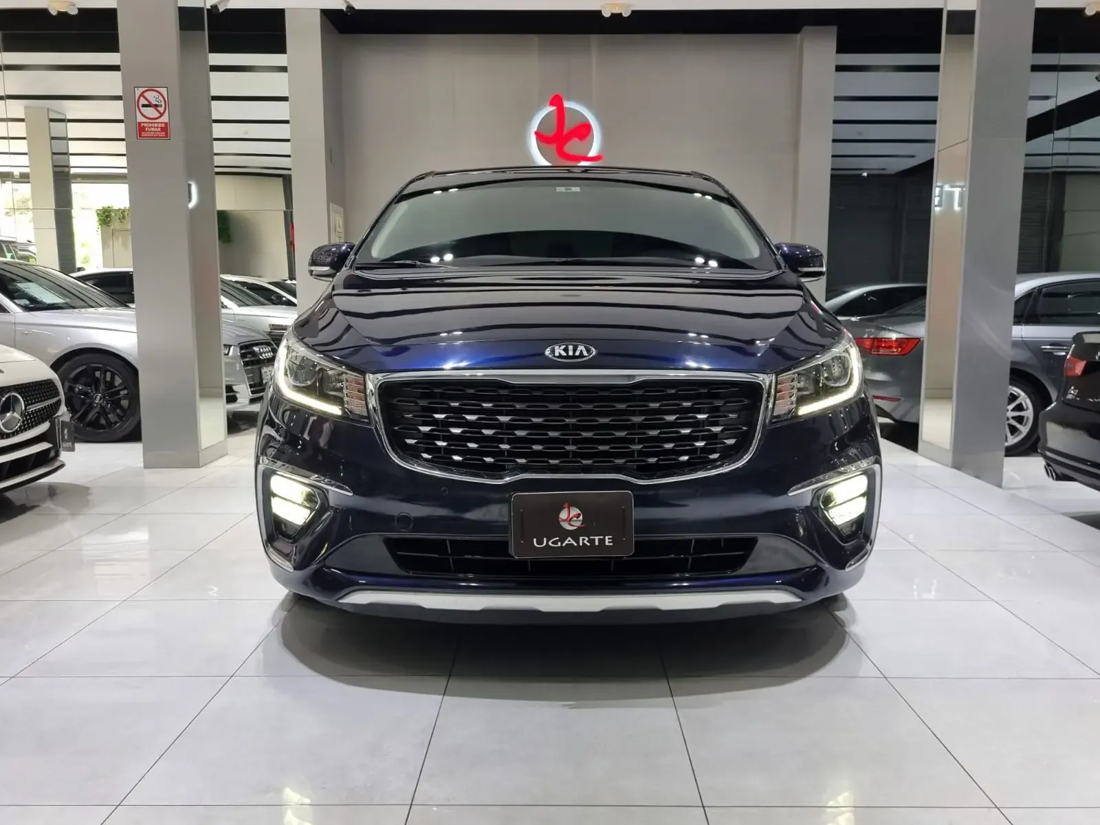KIA Carnival 3.3 AT EX-Full Deluxe