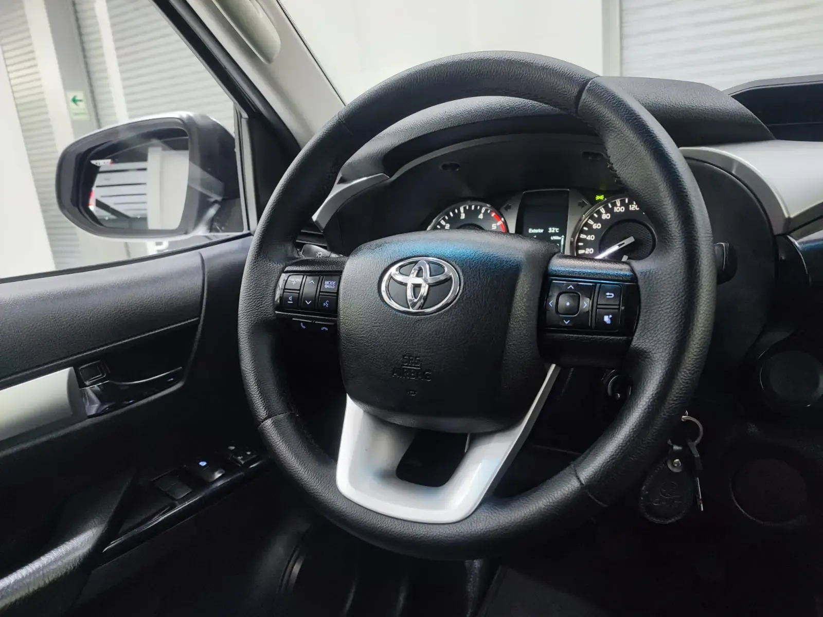 TOYOTA Hilux SR D/C