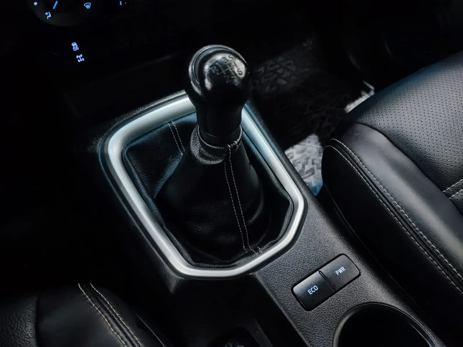 TOYOTA Hilux SR D/C