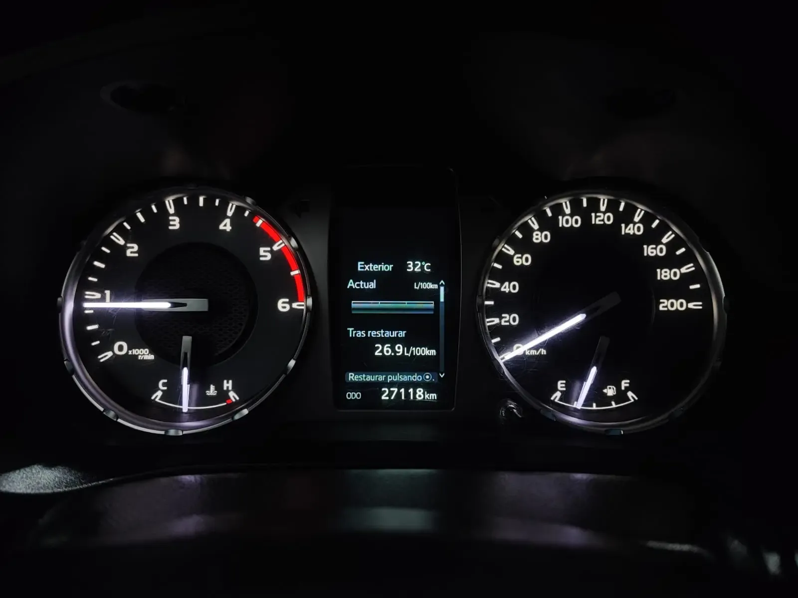 TOYOTA Hilux SR D/C