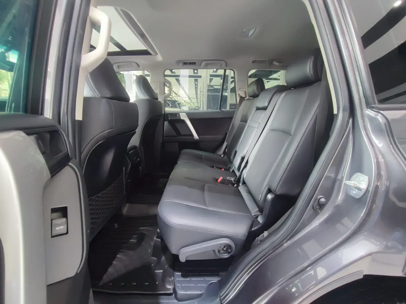 TOYOTA Land Cruiser Prado 4.0 TX-L AT