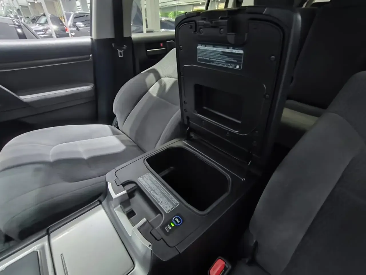 TOYOTA Land Cruiser 200