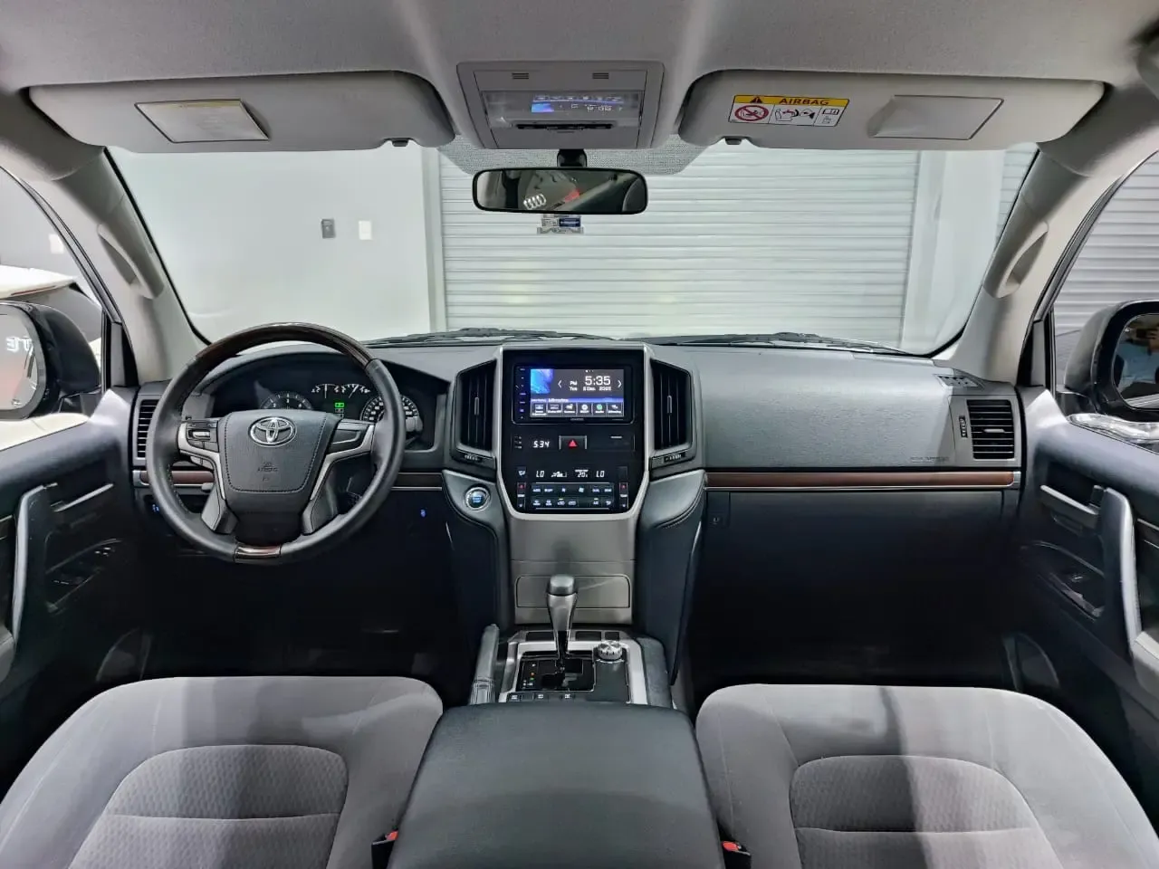 TOYOTA Land Cruiser 200