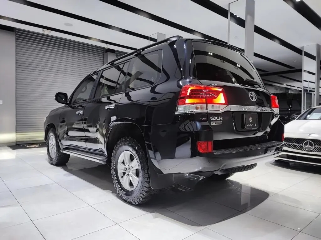 TOYOTA Land Cruiser 200