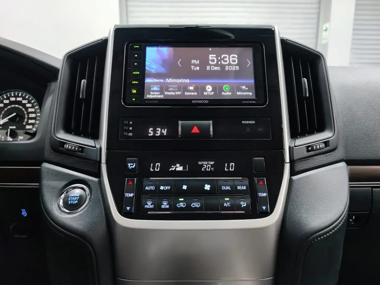 TOYOTA Land Cruiser 200