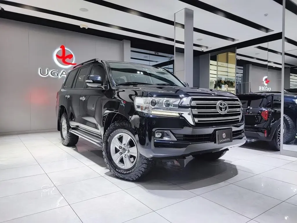TOYOTA Land Cruiser 200