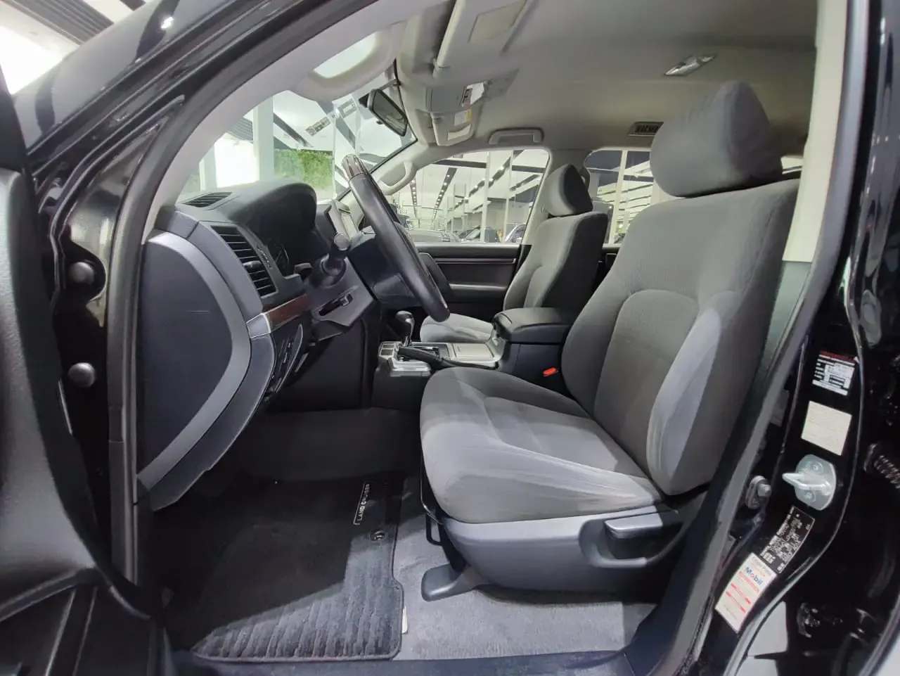 TOYOTA Land Cruiser 200