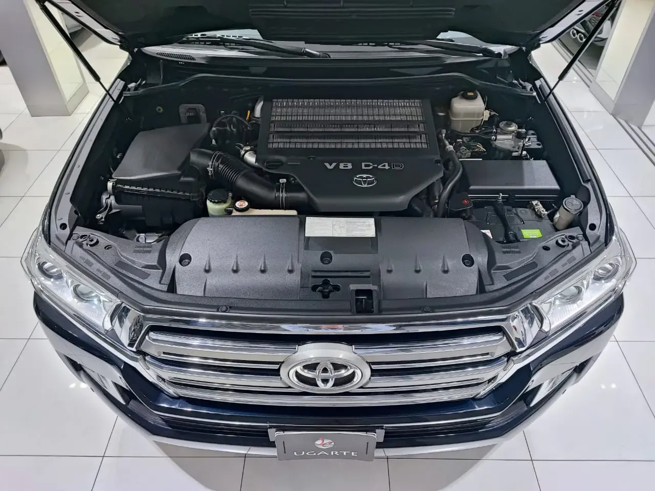 TOYOTA Land Cruiser 200