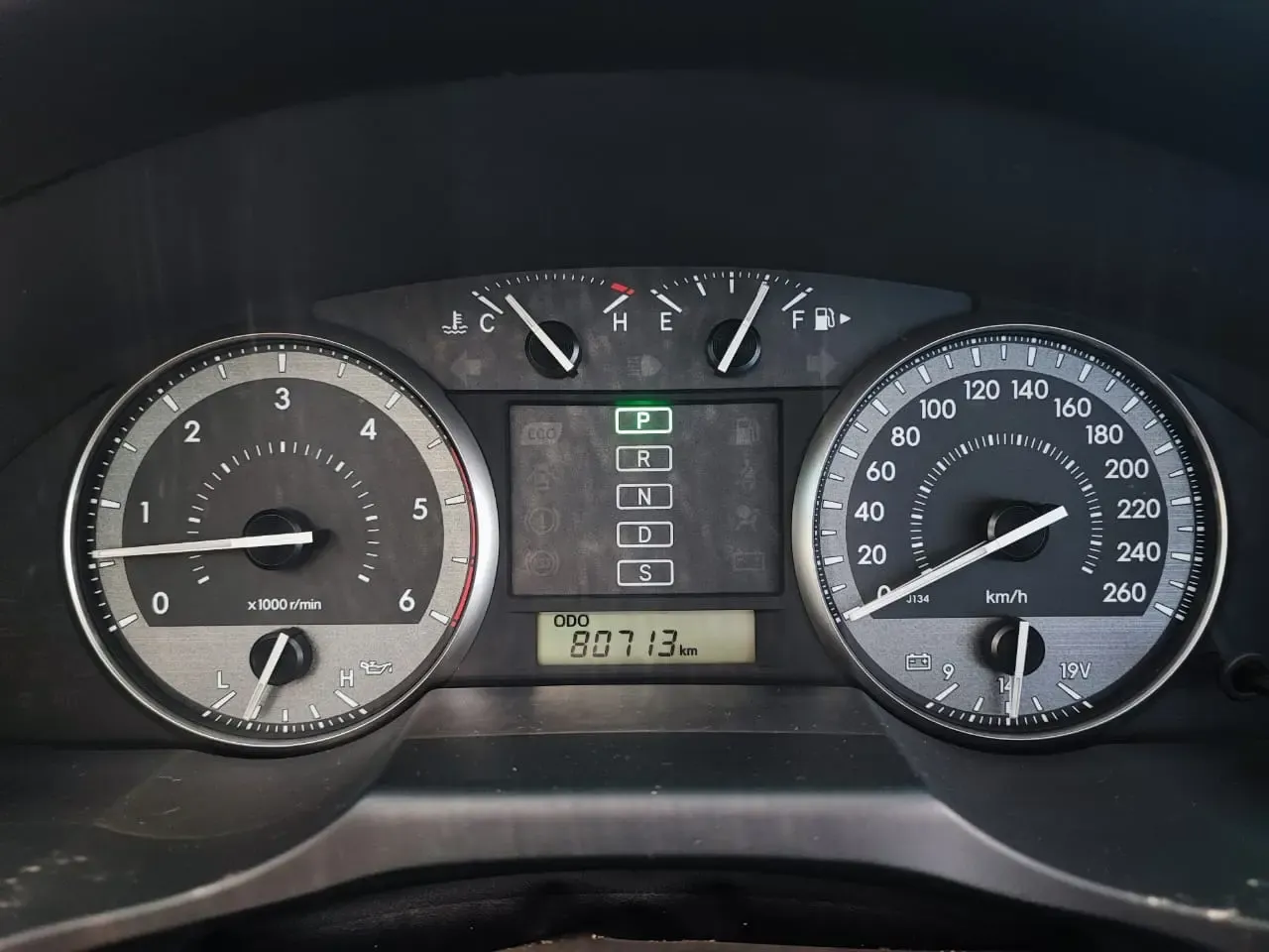 TOYOTA Land Cruiser 200