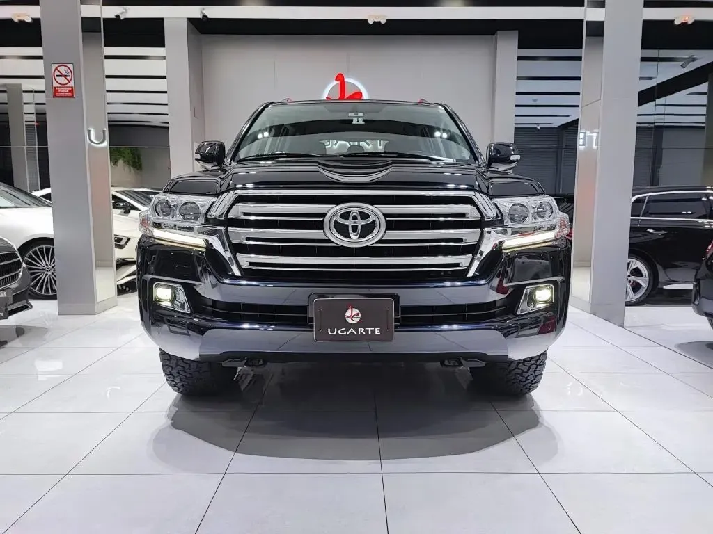 TOYOTA Land Cruiser 200