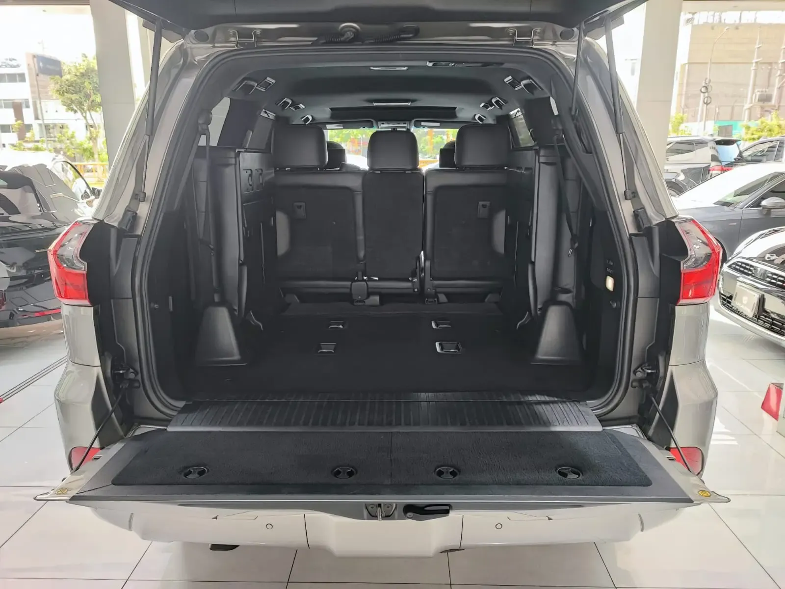 LEXUS LX 570 PLUS