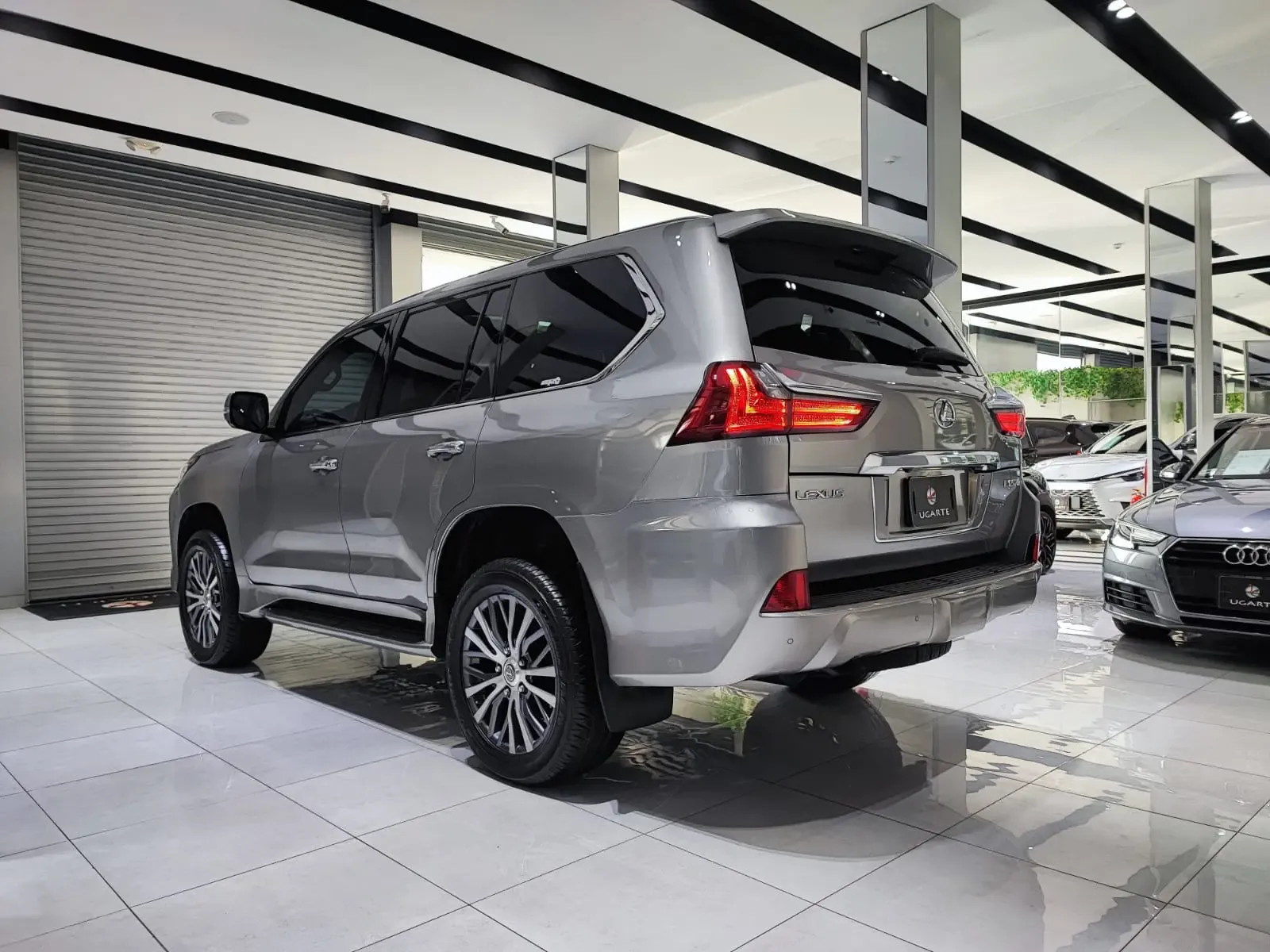 LEXUS LX 570 PLUS