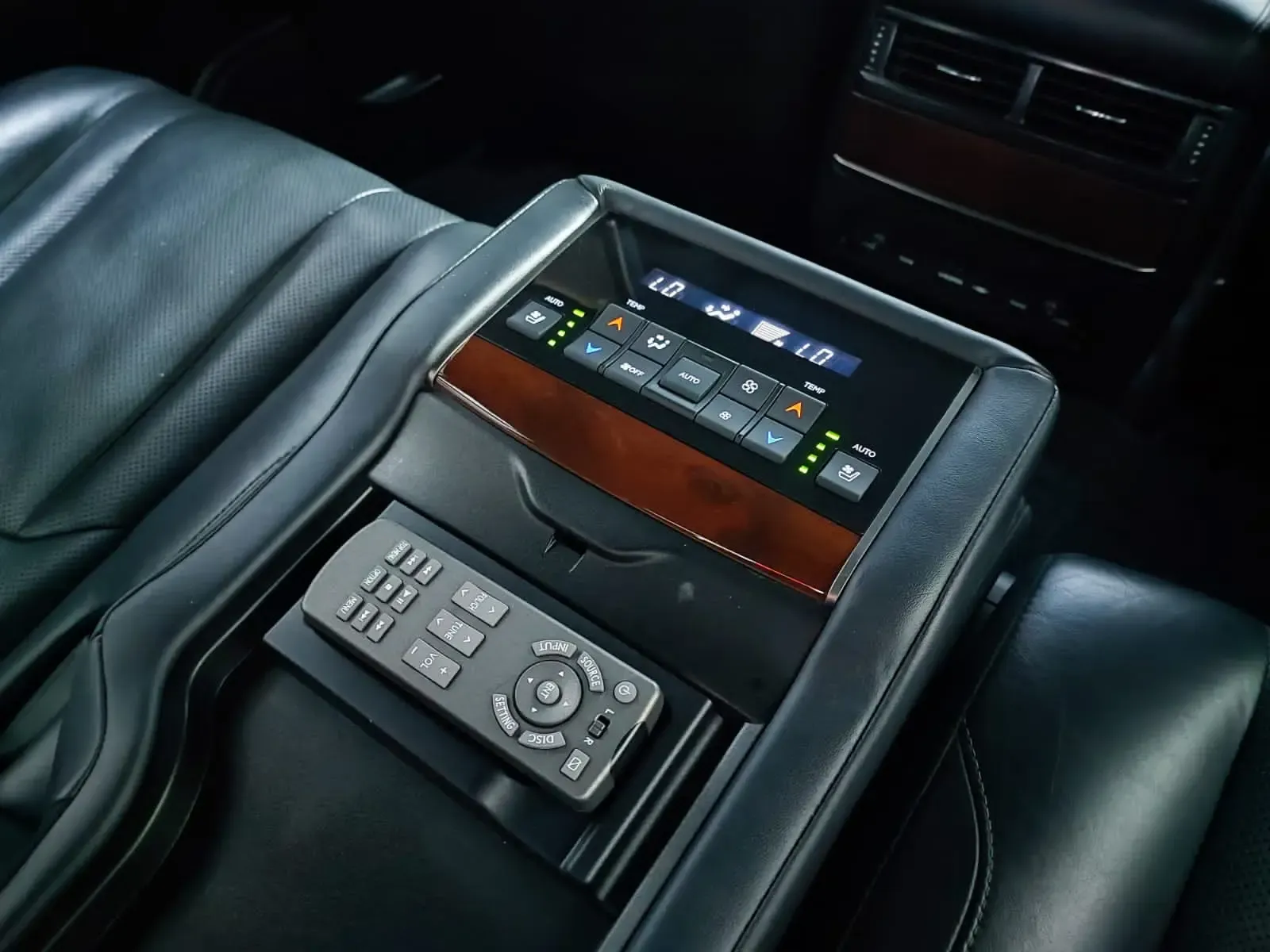 LEXUS LX 570 PLUS