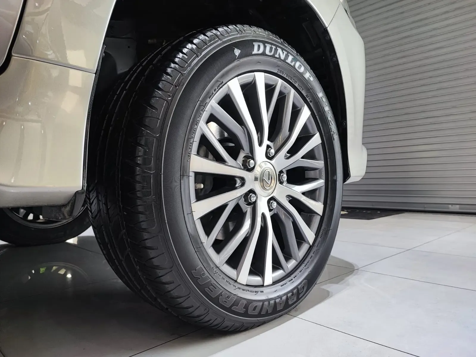 LEXUS LX 570 PLUS