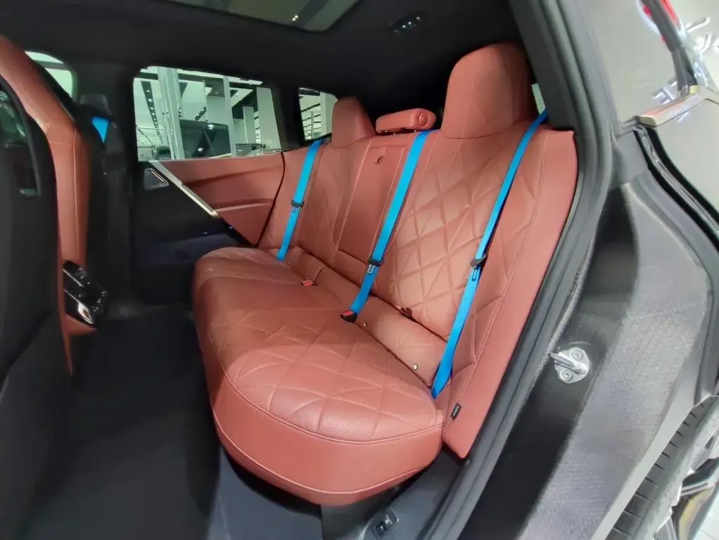 BMW iX 40i