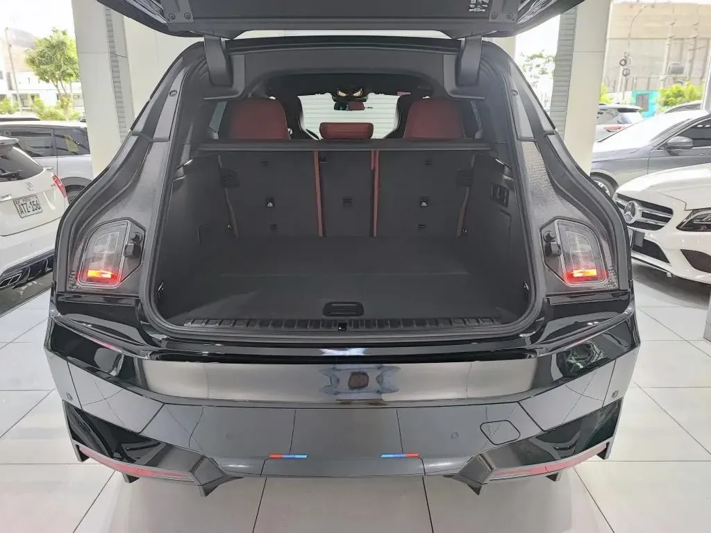 BMW iX 40i