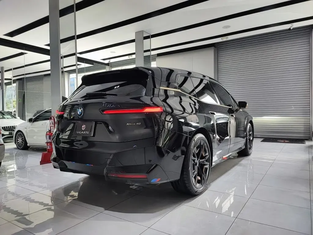 BMW iX 40i
