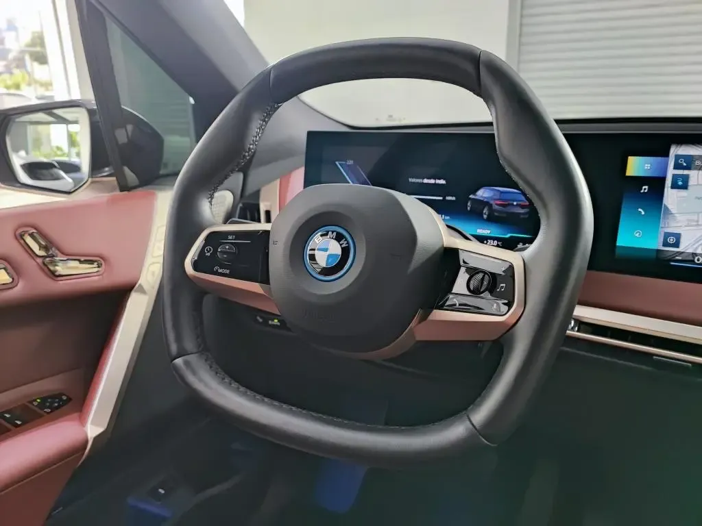 BMW iX 40i