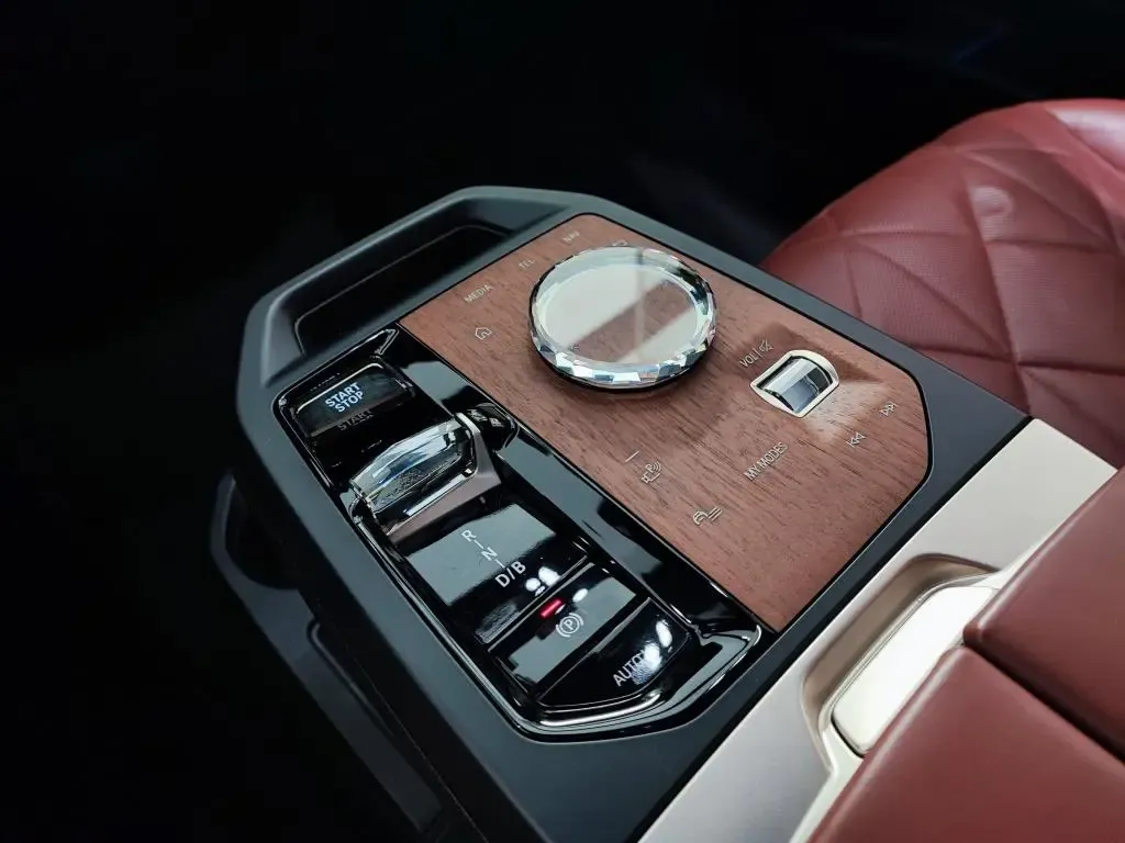 BMW iX 40i