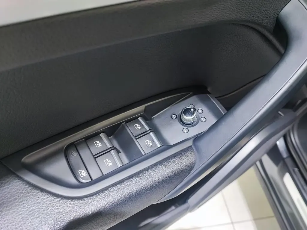 AUDI Q5 45 TFSI ATTRACTION