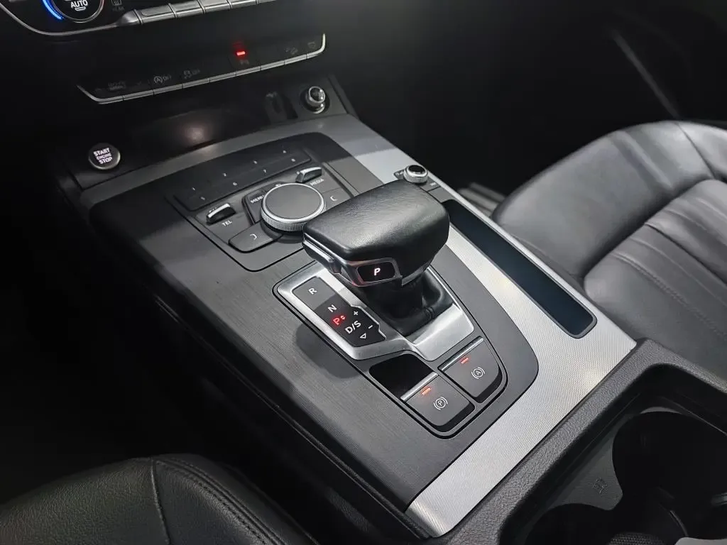 AUDI Q5 45 TFSI ATTRACTION