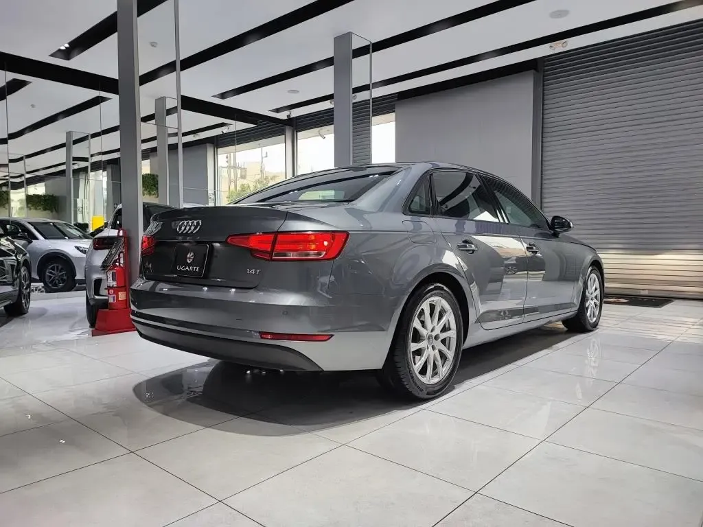 AUDI A4 1.4 TFSI Stronic Attraction
