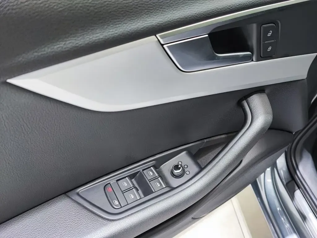 AUDI A4 1.4 TFSI Stronic Attraction