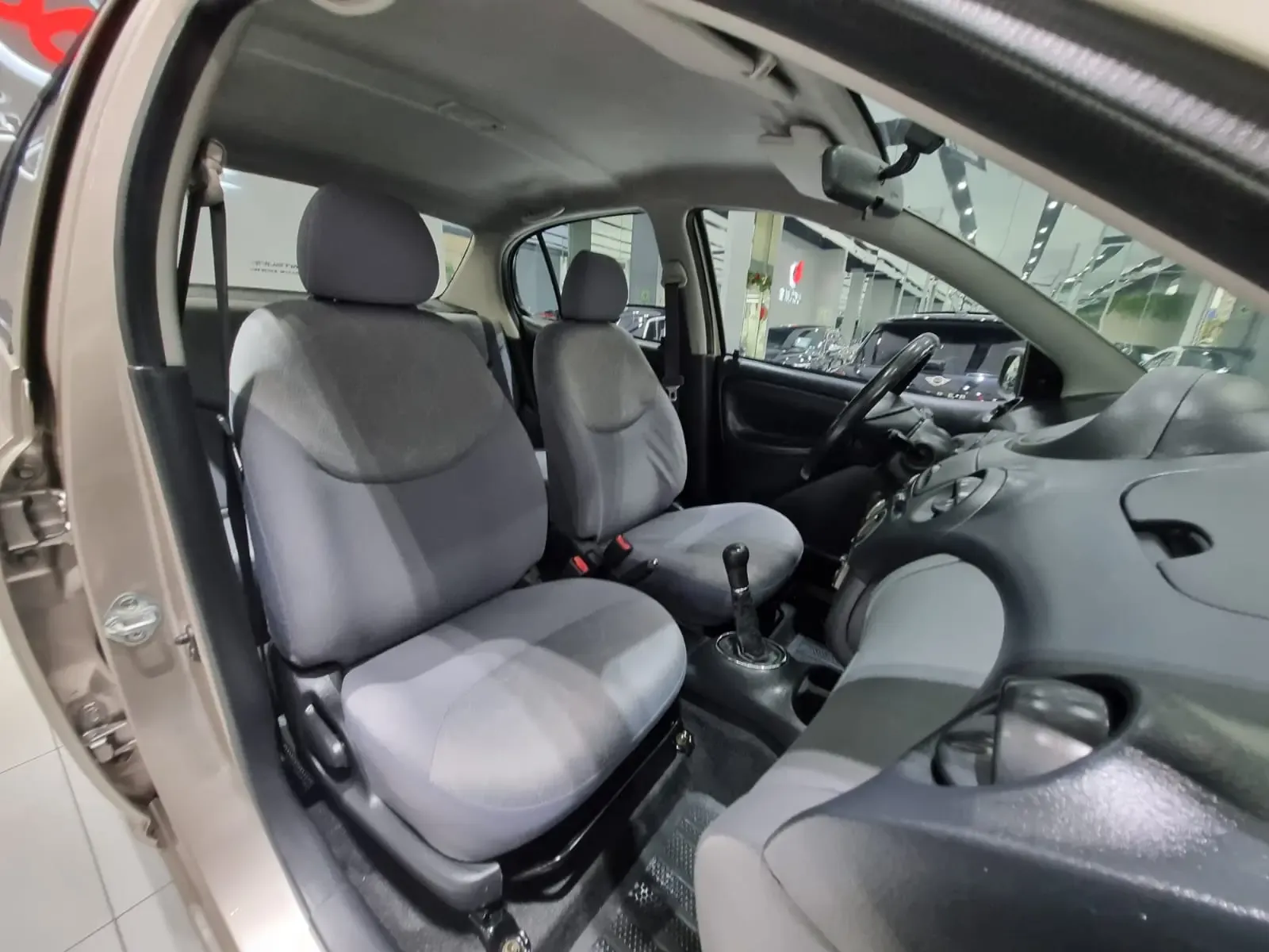 TOYOTA Yaris 1.3 MT