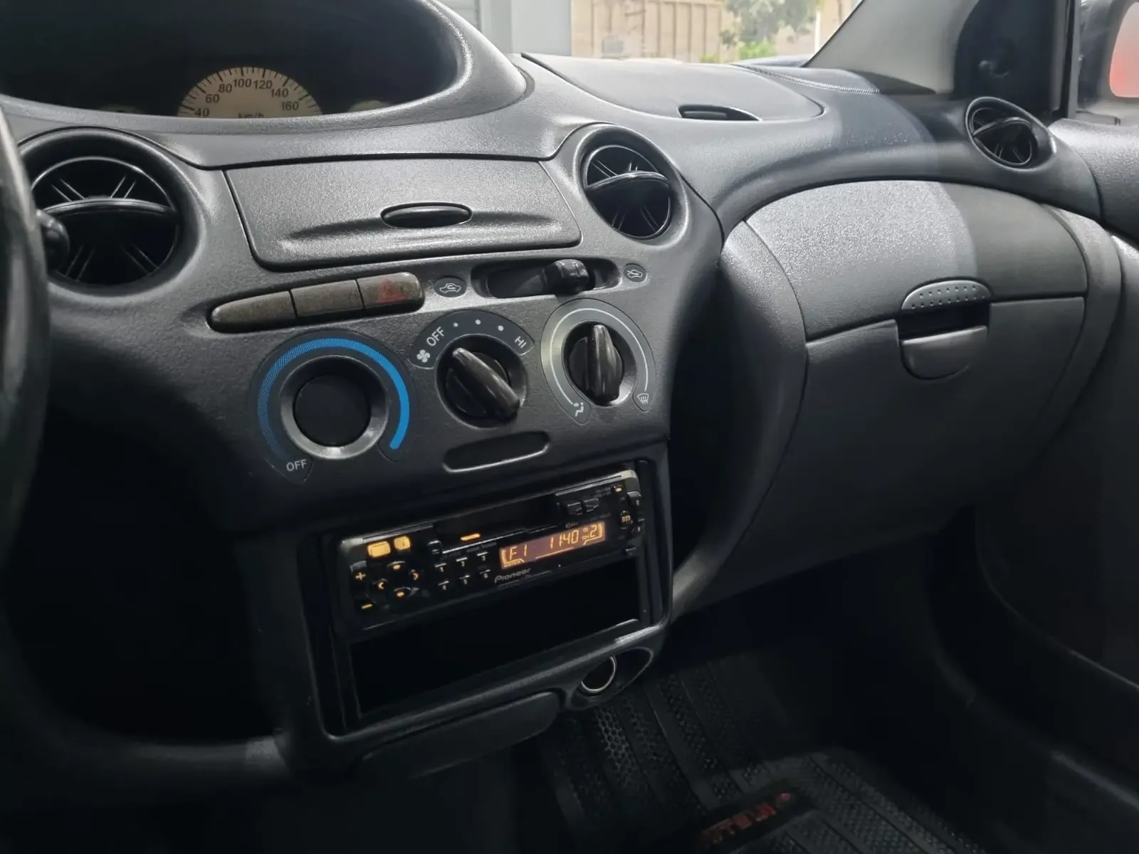 TOYOTA Yaris 1.3 MT