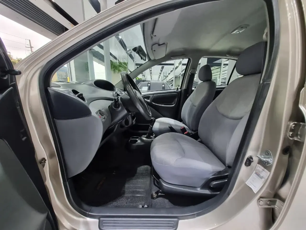 TOYOTA Yaris 1.3 MT