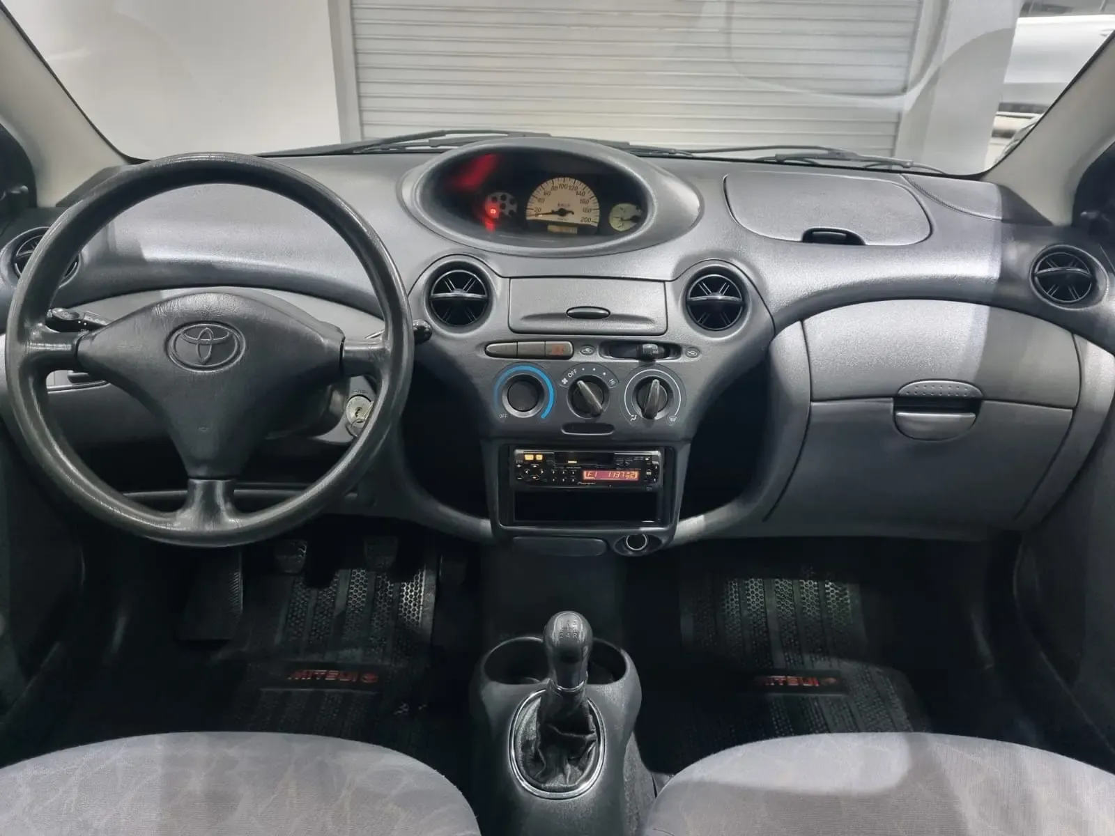 TOYOTA Yaris 1.3 MT