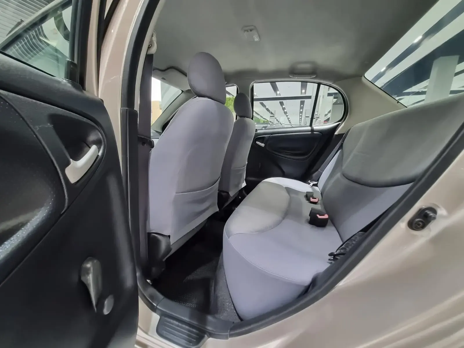 TOYOTA Yaris 1.3 MT